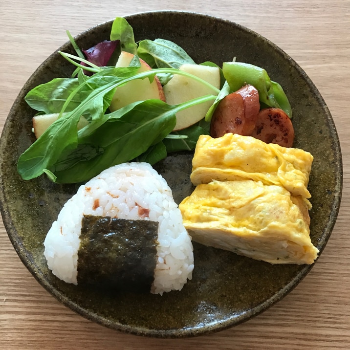 りんごサラダと卵焼き おむすびの朝ごはん レシピ 作り方 By ボンド子 楽天レシピ りんごサラダと卵焼き おむすびの朝ごはん レシピ 作り方 By ボンド子 楽天レシピ